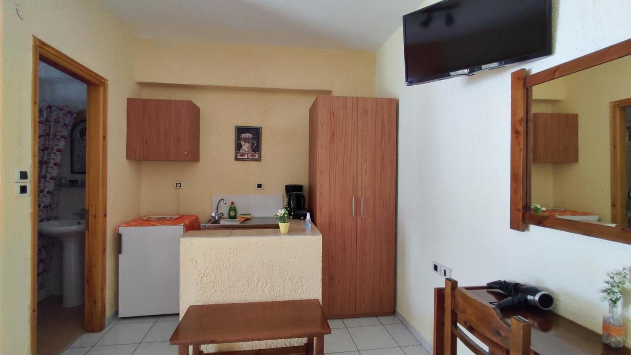 Mpezas Studios Igoumenitsa Exterior foto